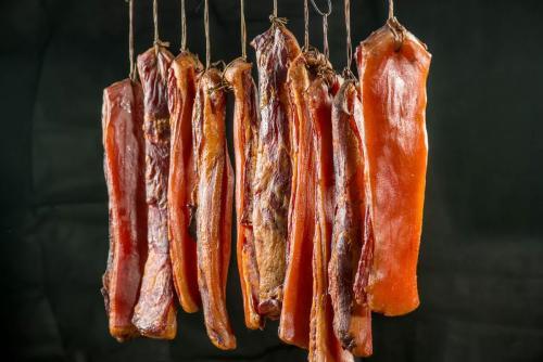 熏肉等加工肉类可能会增加患乳腺癌的风险