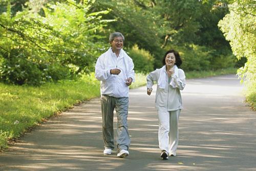 即将接受择期手术的老年人应事先进行有针对性的持续锻炼