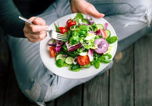 每日吃800克水果和蔬菜的人患心脏病等慢性疾病的风险大大降低