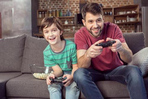玩电子游戏的男孩患抑郁症的风险较低