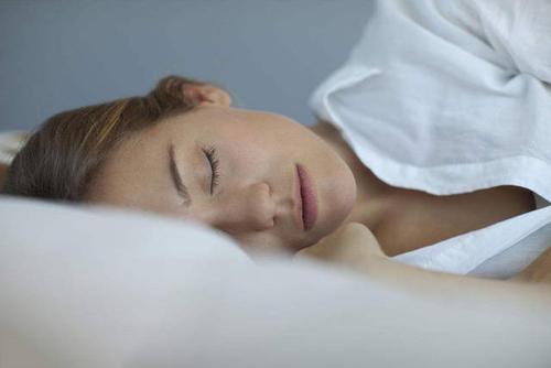 睡眠问题可能会使悲伤过程复杂化