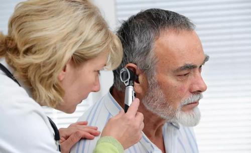 新型甲状腺眼病治疗增加了听力障碍的风险